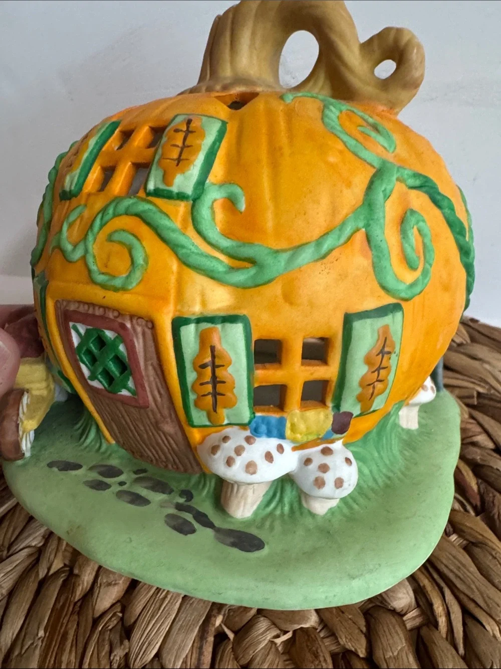Vintage PartyLite Hand-Painted Ceramic Pumpkin Patch tea light.Orange + Green.